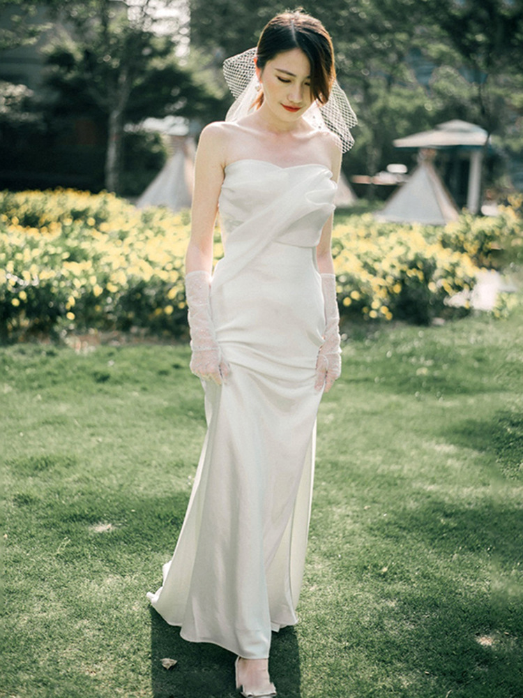 韩式简约轻婚纱2022小个子新娘抹胸缎面迎宾出门纱鱼尾白色礼服女