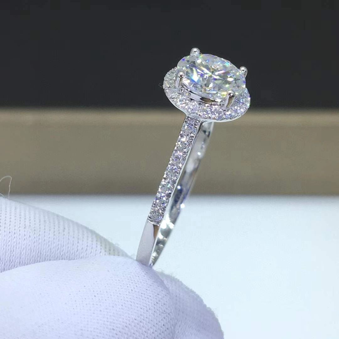 莫桑钻1克拉公主圆包女款18k金婚戒日常时尚甜美钻戒情人节礼物