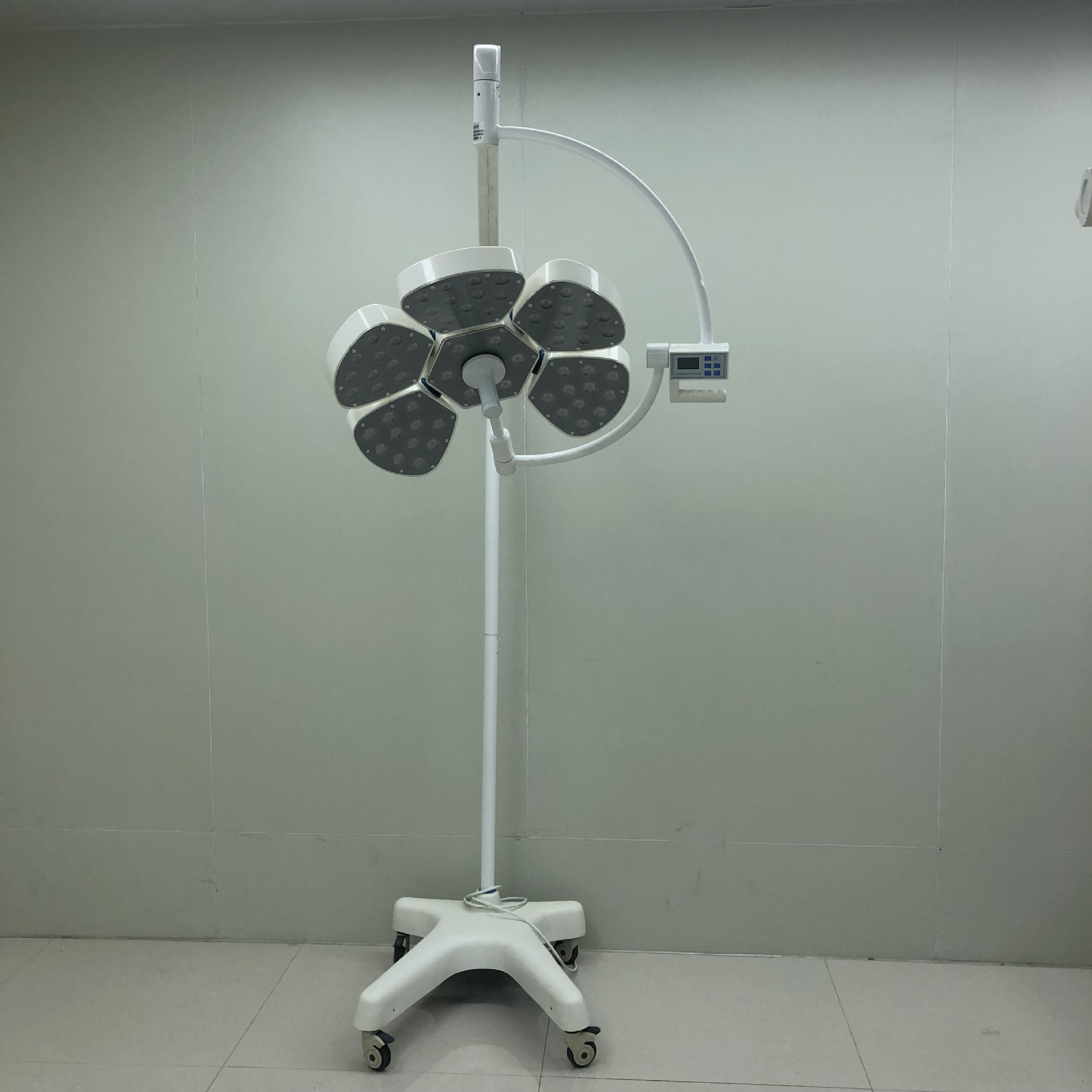 花瓣式手术医用无影灯厂家移动式冷光源出口外贸医疗整形手术灯