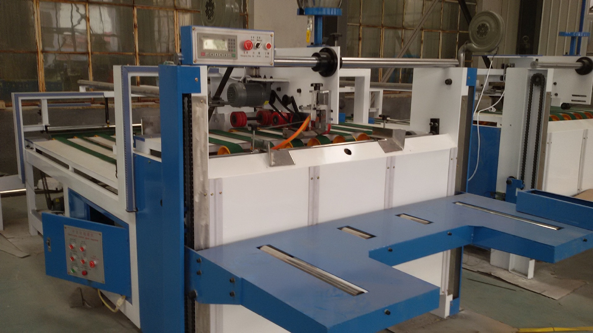 纸箱机械 纸箱粘箱封口机 半自动粘箱机 操作简单节省人工-阿里巴巴