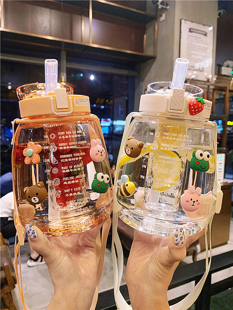 大容量水杯女夏季便携塑料杯可爱学生背带网红水壶随手大肚吸管杯