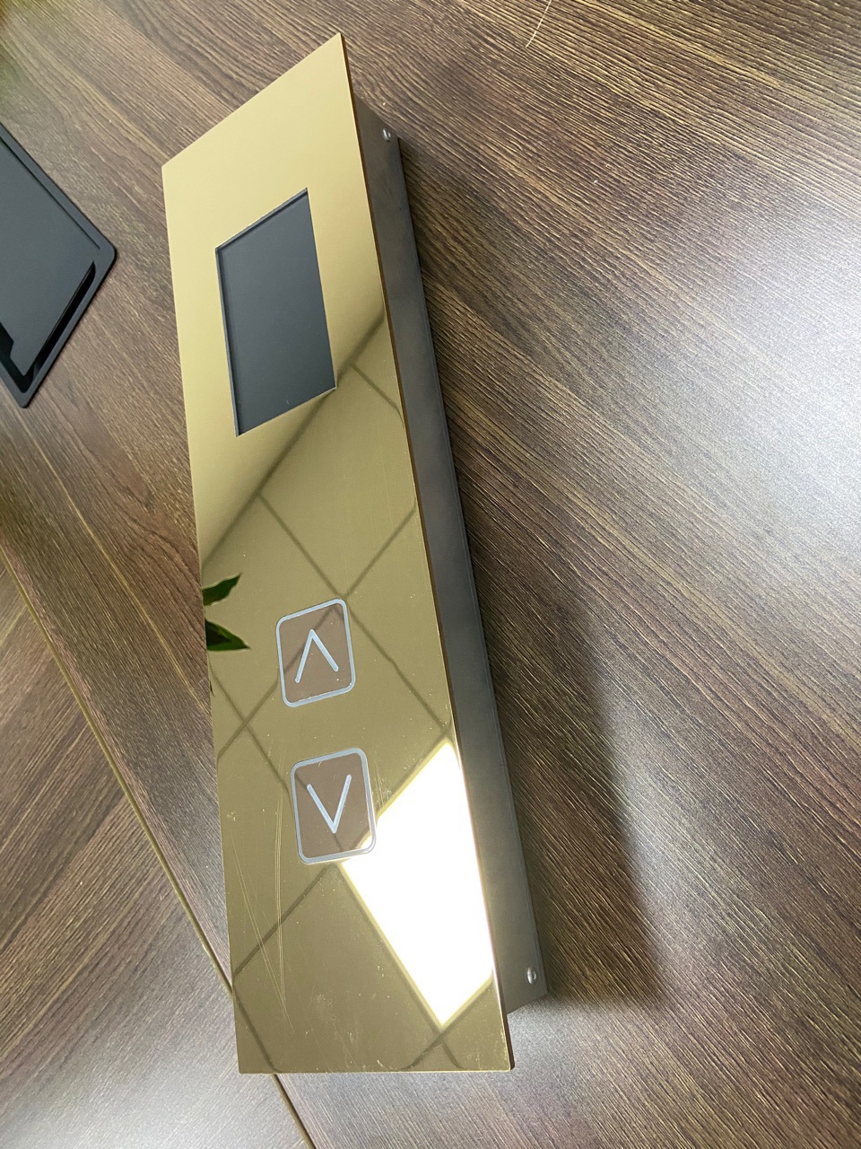 设计说明:电梯外呼面板可与任何牌子电梯匹配