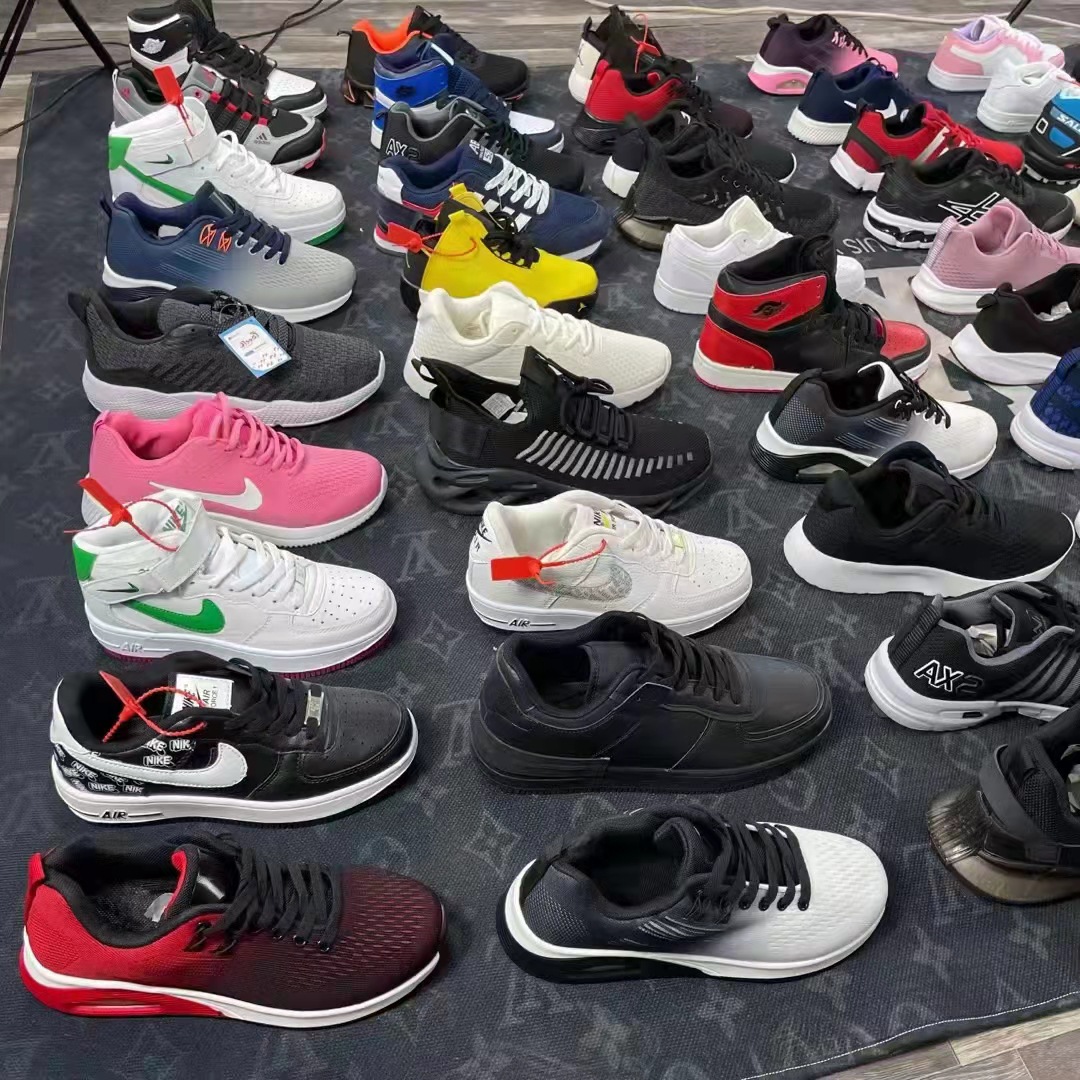 福建莆田运动杂款断码男鞋跑江湖直播地摊流量王低价货源库存尾货