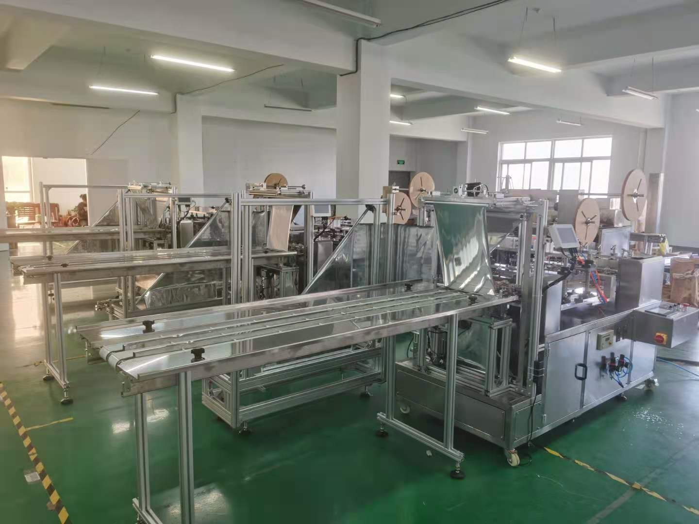 四面封口罩包装机医疗外科纸塑口罩包装机四边封口罩包装一次性口罩