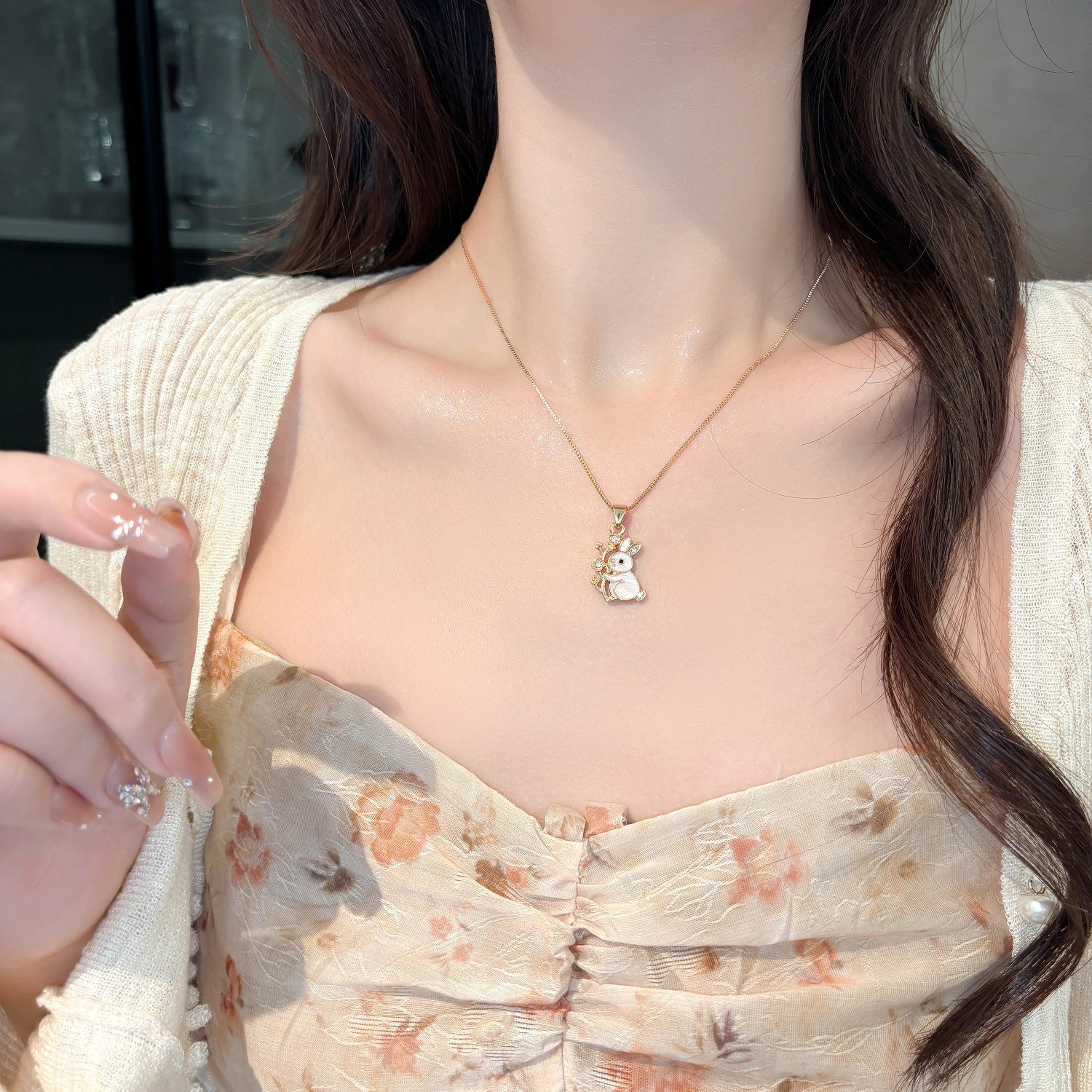 中古风时尚立兔抱花吊坠项链配饰女复古气质高级感百搭锁骨链饰品