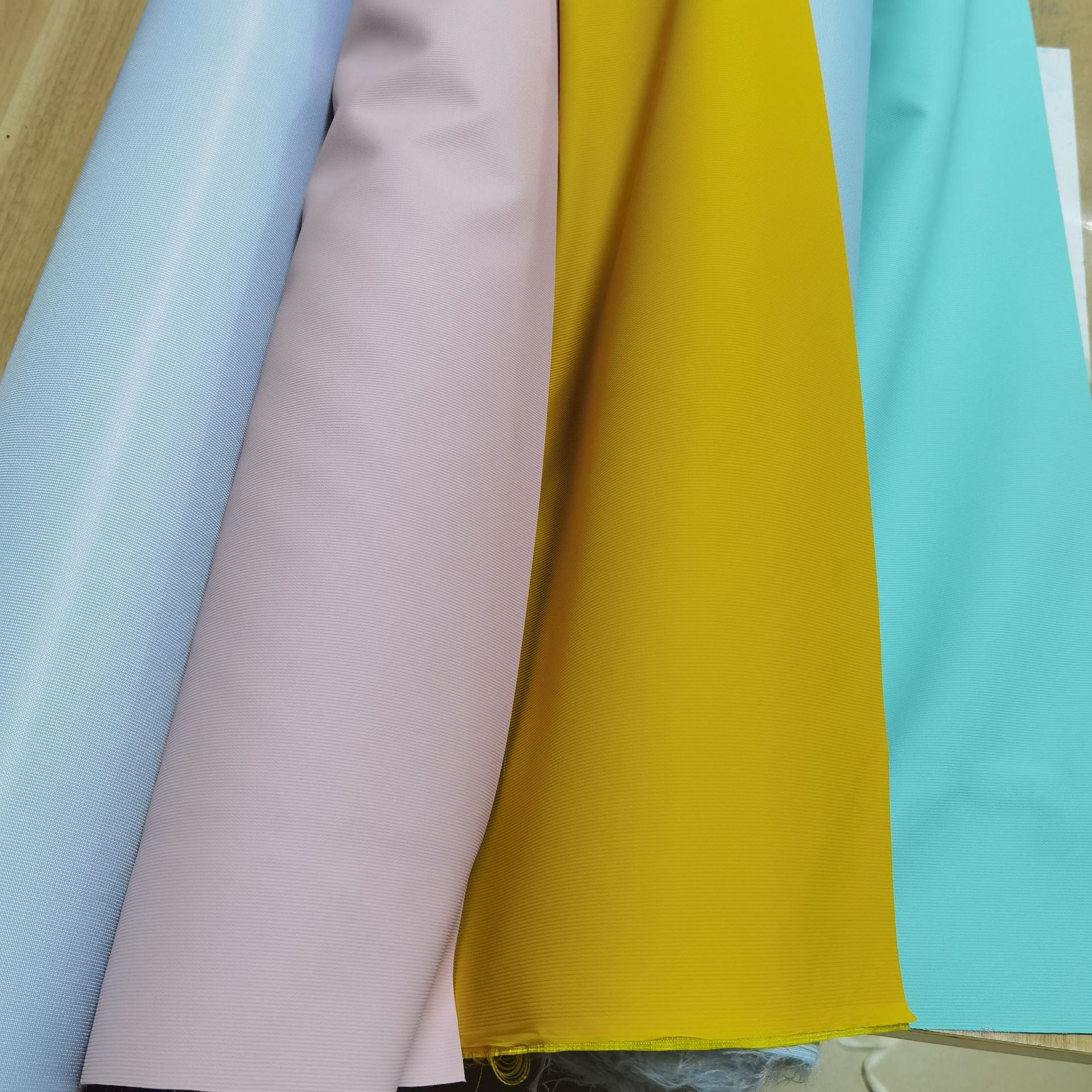 420d皮膜胶涤纶布背包手袋提花离型纸涤纶箱包面料各种pu防水布料