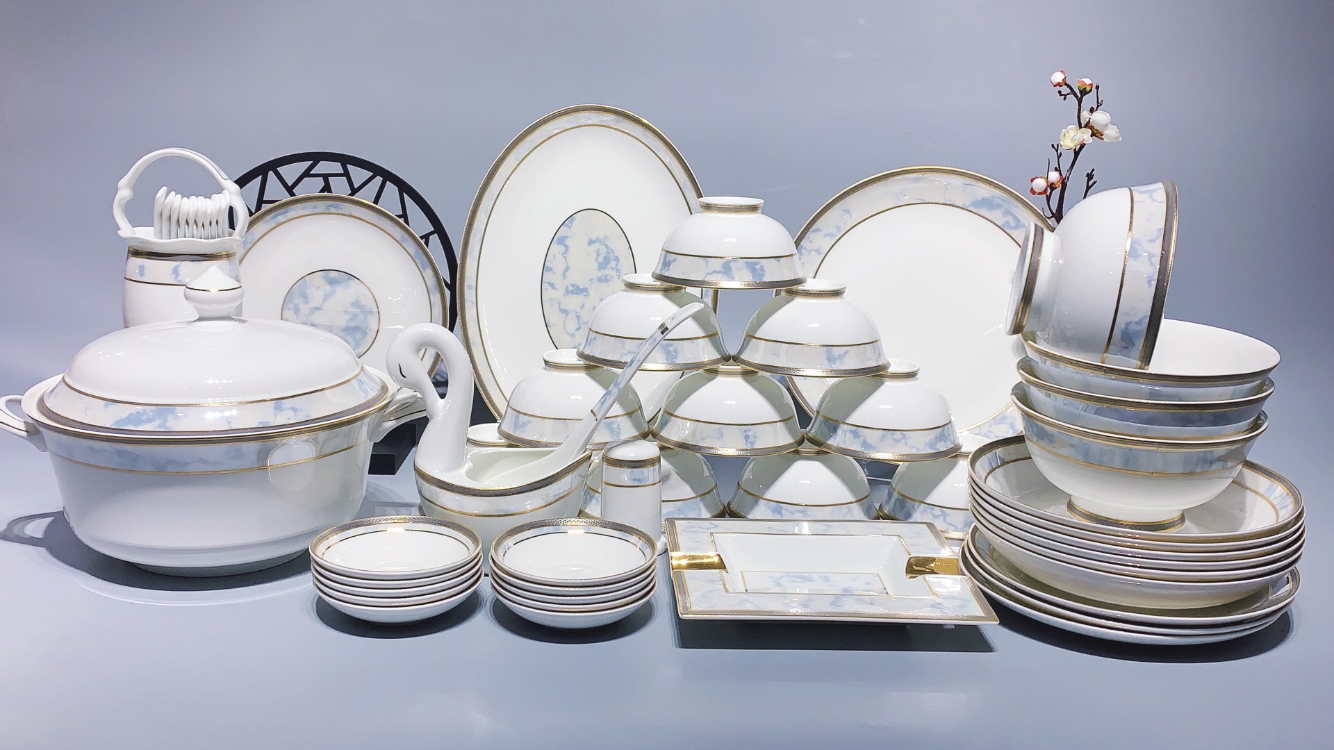 家用陶瓷餐具盘碗碟唐山骨质瓷轻奢耐磨金边天空图案创意北欧风碗