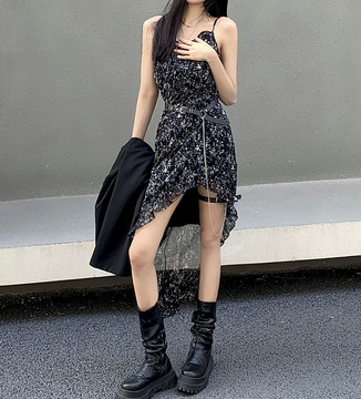 夏季辣妹斜边开叉碎花吊带连衣裙女法式显瘦复古性感裙子  送腰带
