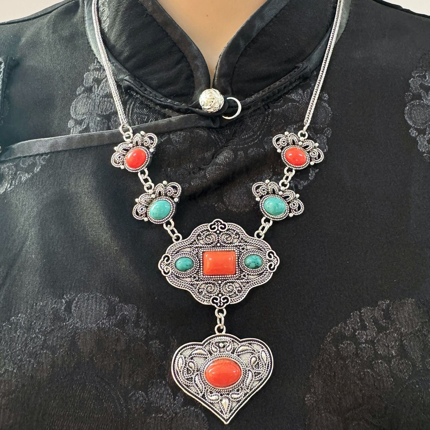 蒙古元素饰品镶嵌松石錾刻花丝民族风吊坠项链复古日常百搭-阿里巴巴