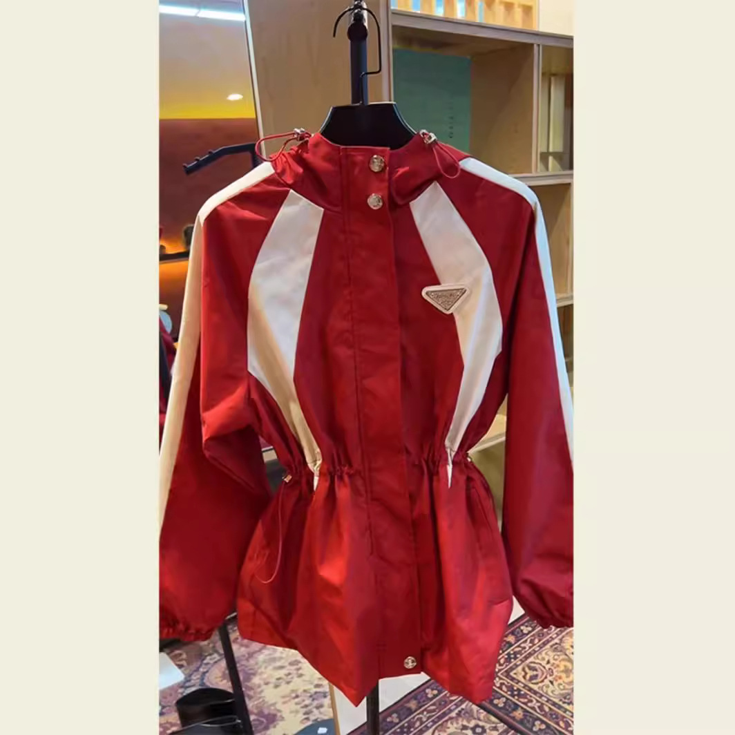 红色休闲连帽冲锋衣外套女早秋季多巴胺穿搭2023新款收腰夹克上衣