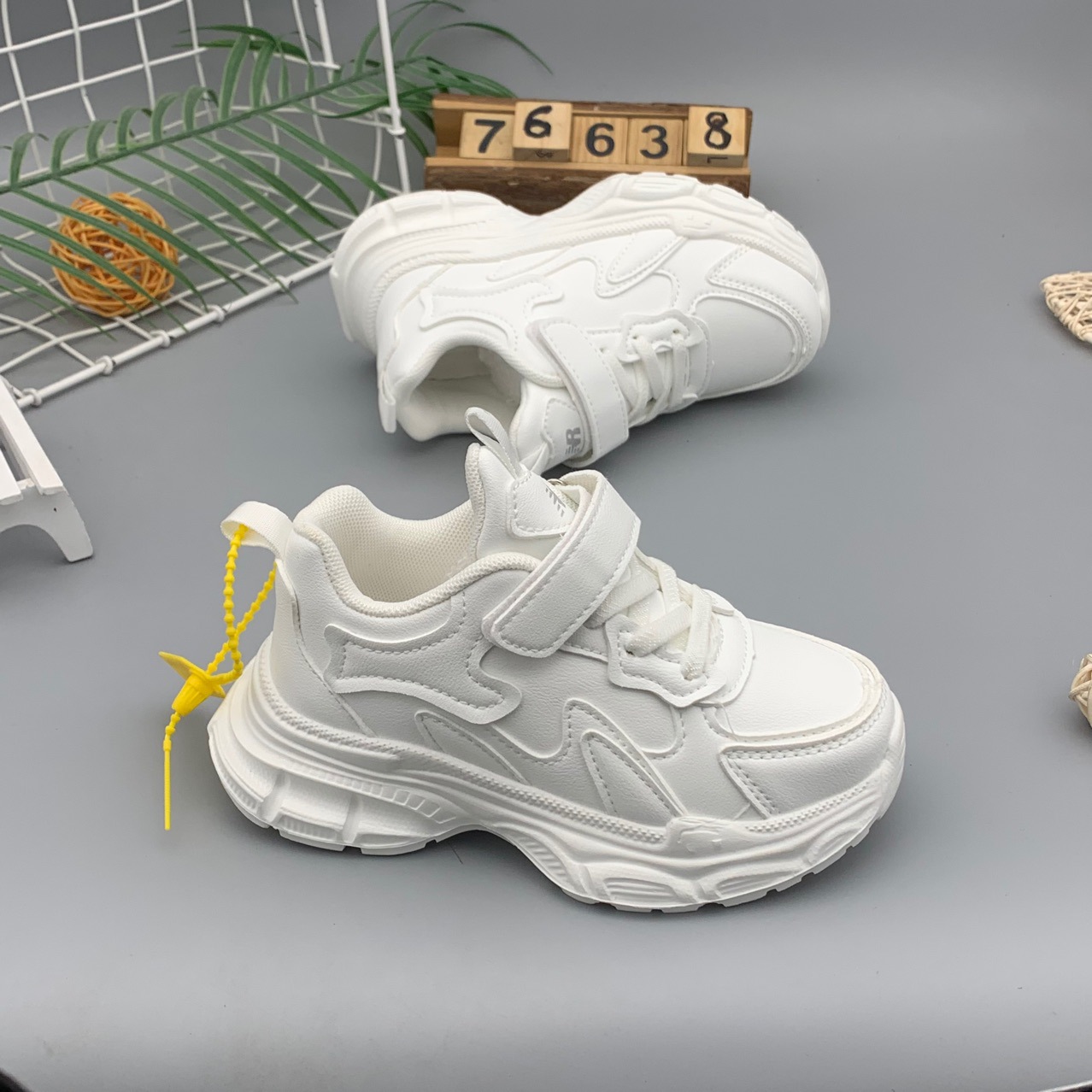 儿童小白鞋女童白色运动鞋男童皮面防水休闲球鞋中大童小学生白鞋