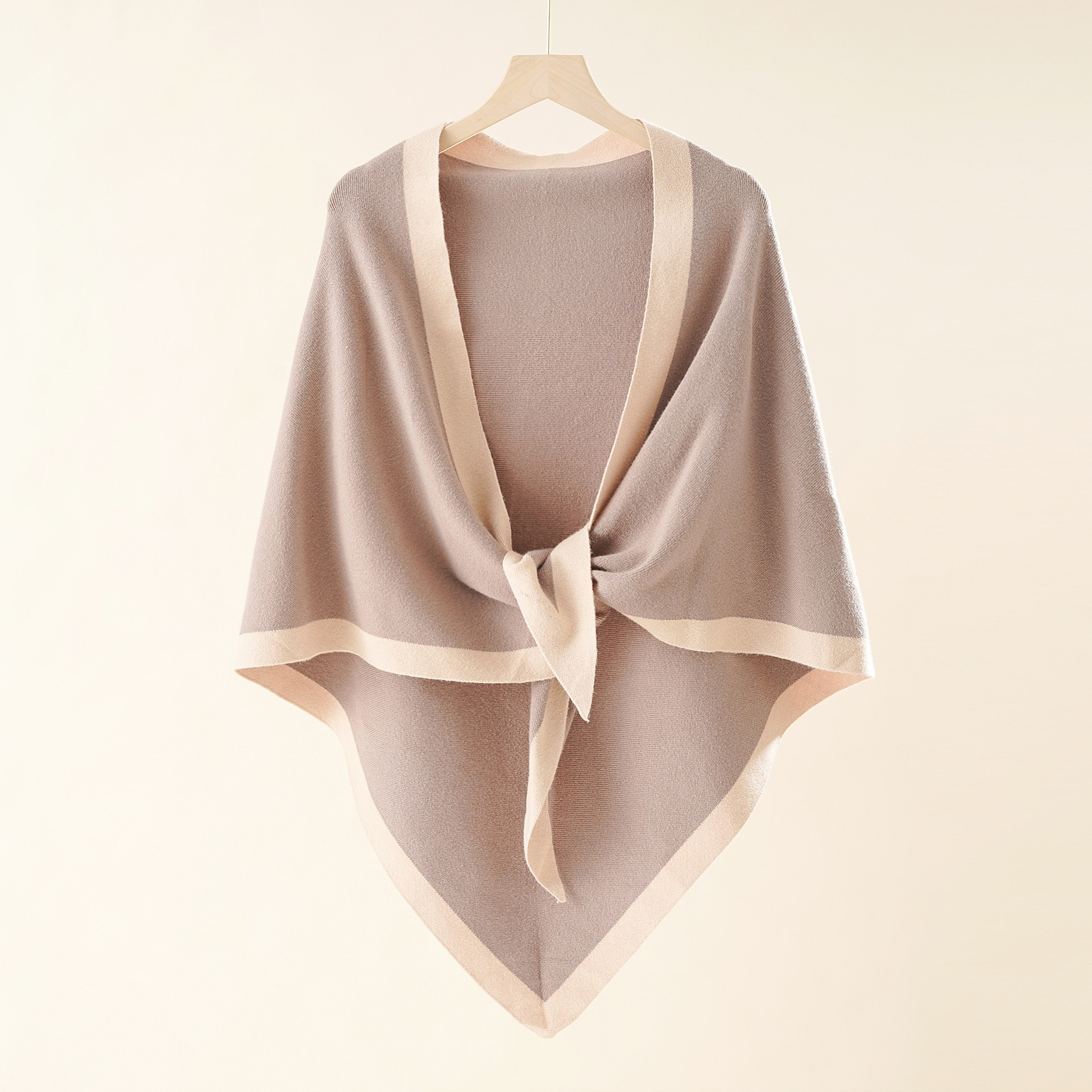 秋冬季新款纯色经编拼接棕色保暖提花套头斗篷冬季三角披肩