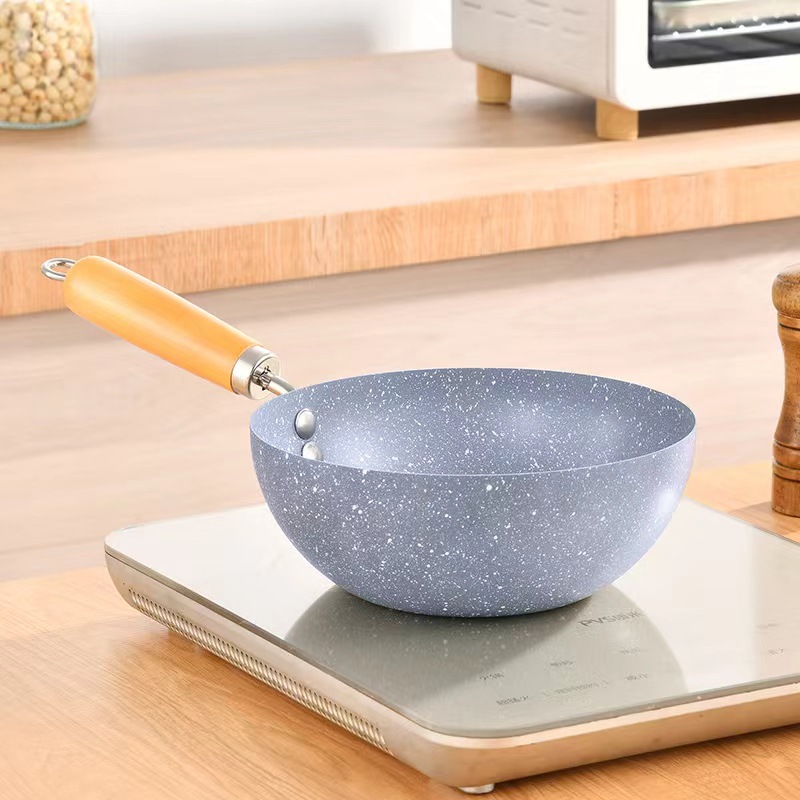 跨境加厚小炒锅家用炒菜锅煎蛋锅无涂层多用途不粘锅铁锅炉灶通用