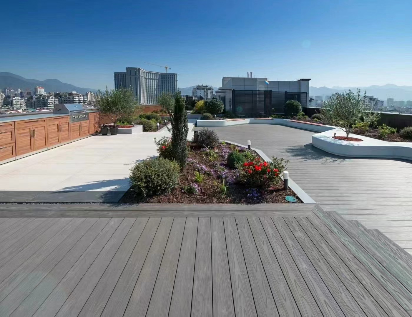 室外高耐磨塑木地板 pvc木塑圆孔地板 二代方孔实心木塑地板批发