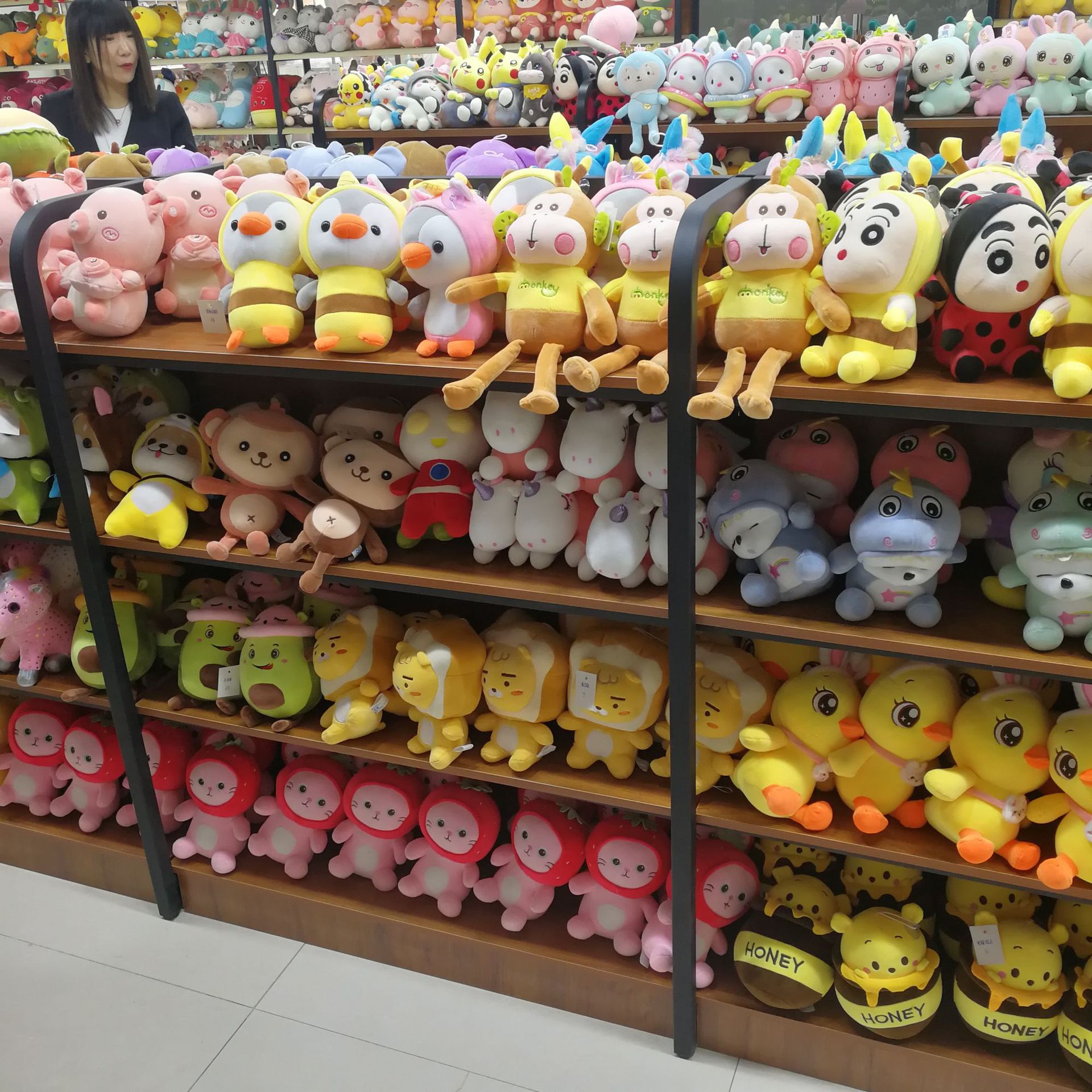 56成交283个厂家批发八寸抓机娃娃公仔多款毛绒玩具摆件新款婚礼品