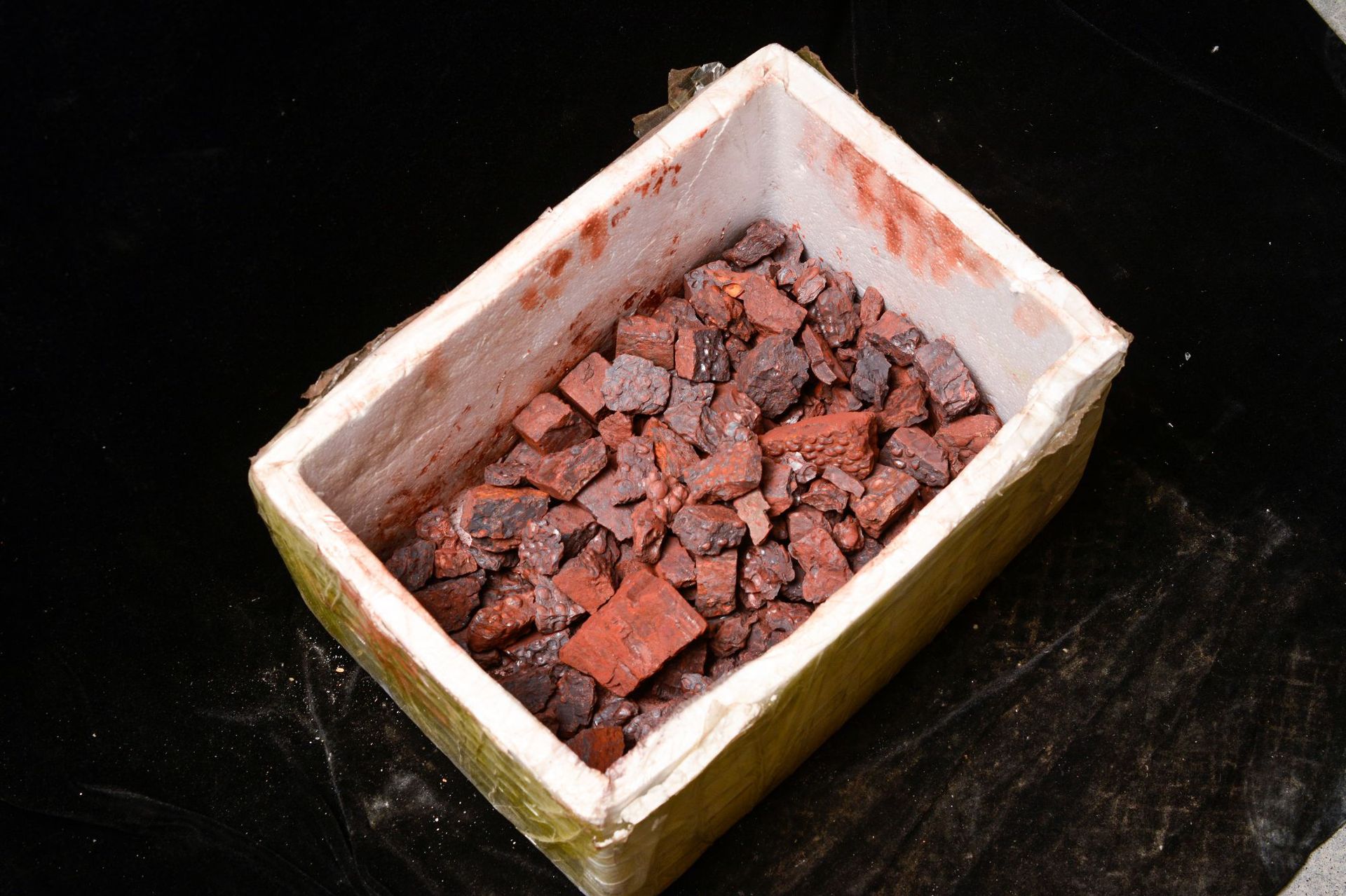 天然赤铁矿原石标本批发 岩石矿晶地质科学研究红色石头 源头厂家