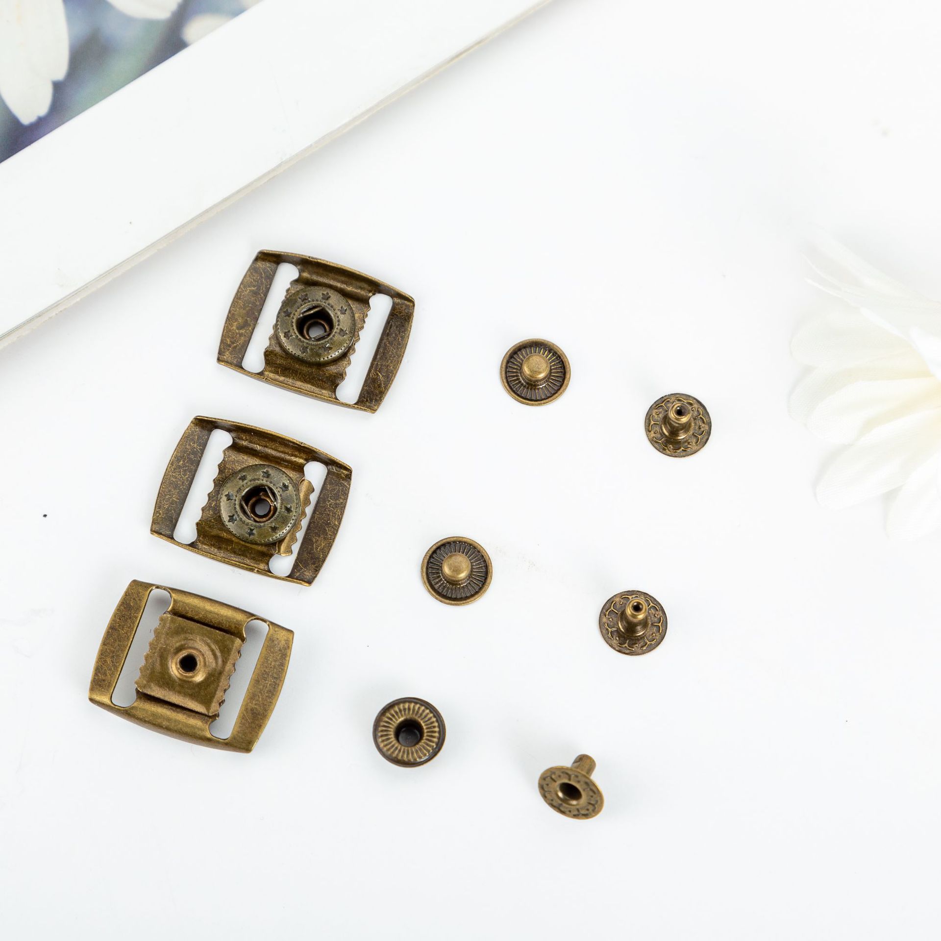 厂家批发棒球四合帽扣 防锈头盔扣18mm织带弹簧不锈钢有齿调节扣