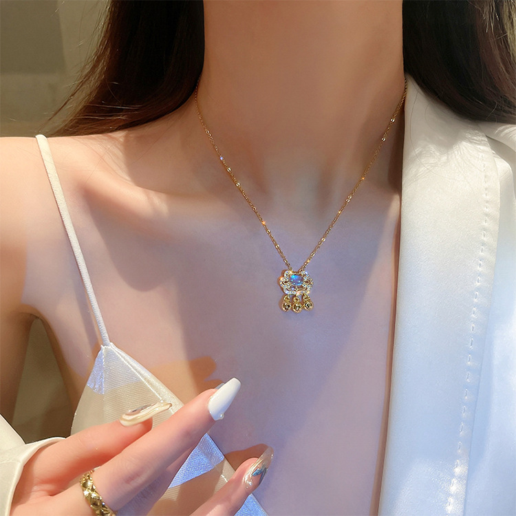 Titanium Steel No Fading Necklace Women's Japanese and Korean Style Clavicle Chain Light Luxury Minority Design Simple Dignified Pendant Ornament