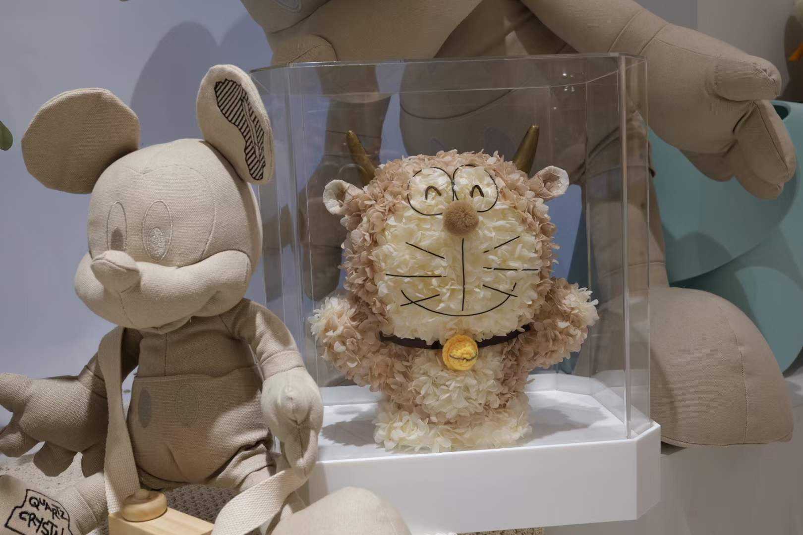 厂家永生花设计玩偶机器猫联名系列大小号牛角多啦咧嘴多啦