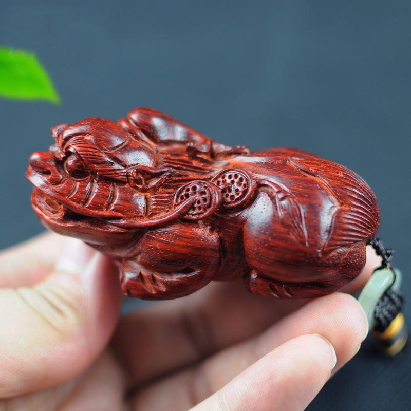 小叶紫檀复古貔貅手把件把玩件手把玩红木木手工刻貔恘挂件-阿里巴巴