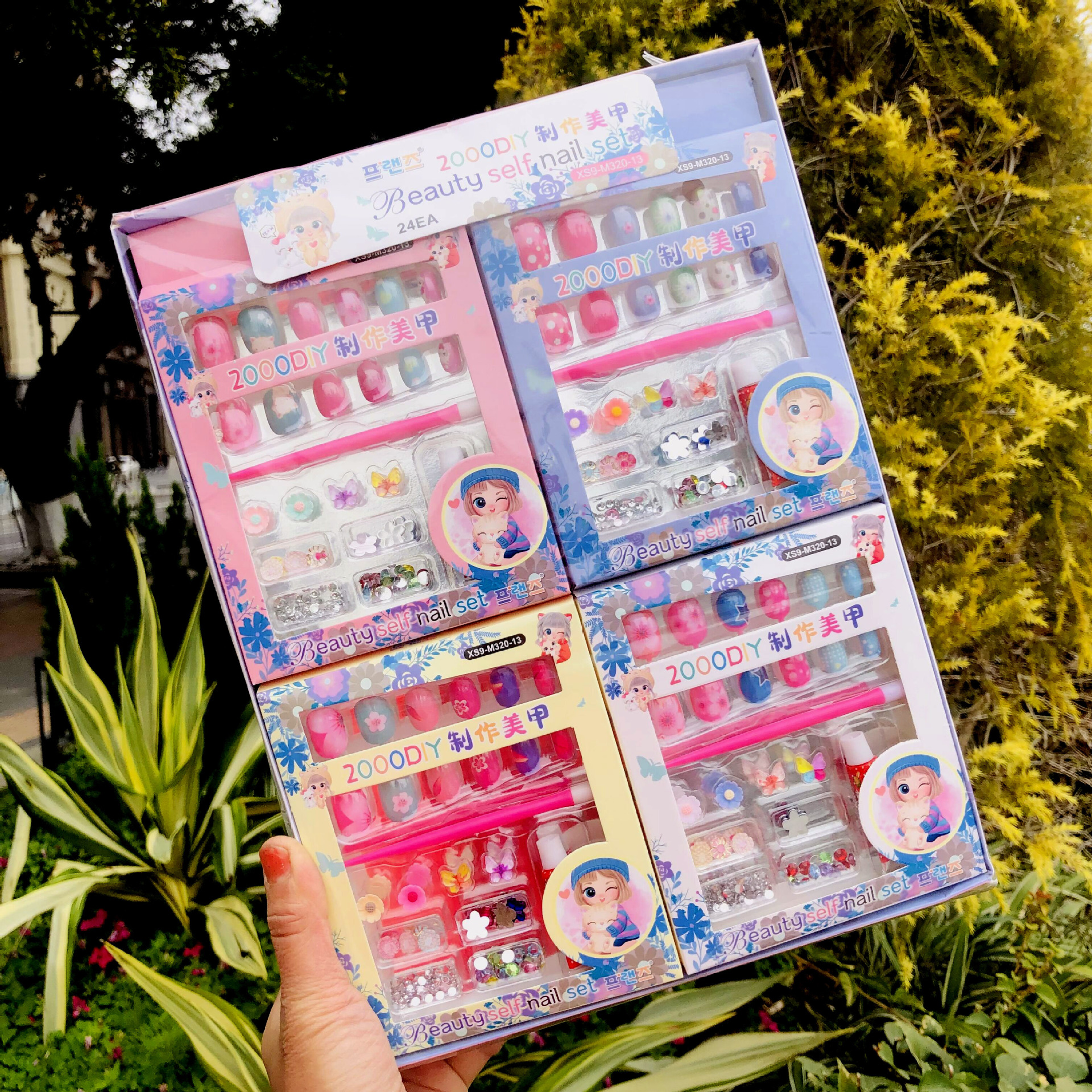 可爱小女孩diy制作美甲花朵蝴蝶结指甲贴儿童闪光亮片美甲贴套装