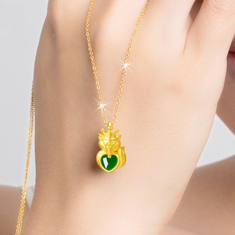 新款创意镀黄金皇冠狐狸吊坠 高贵气质仿和田玉皇冠狐狸项链吊坠
