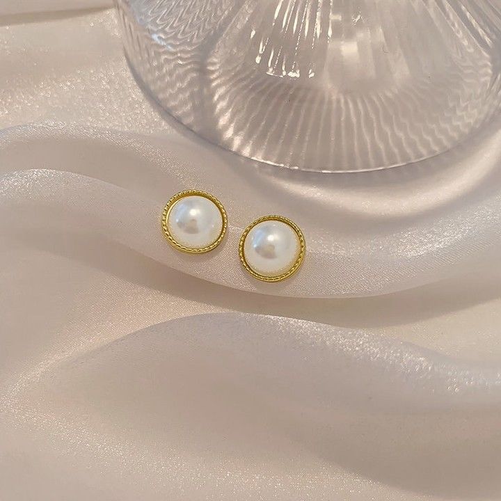 Oil Dripping White Pearl Stud Earrings Niche Design Earrings 2024 New Trendy Ear Clip without Pierced Fashion Earrings for Women