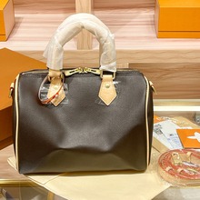 celine/赛琳 小号 标志印花牛皮革 波士顿包 米灰色 枕头包 女包