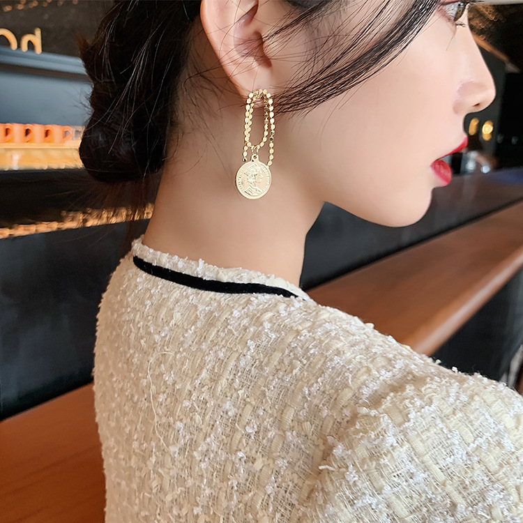 925 Silver Needle Baroque Pearl Earrings Women's Asymmetric Retro Avatar Sequined Earrings Online Influencer Fashion Earrings