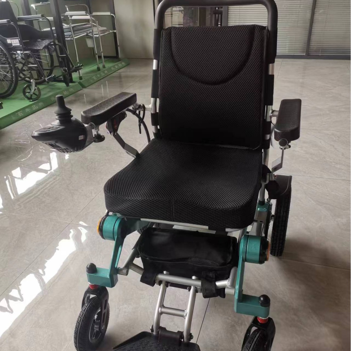 上海央科电动轮椅铝合金车架 锂电池 轻便轮椅车 旋转灵活可折叠