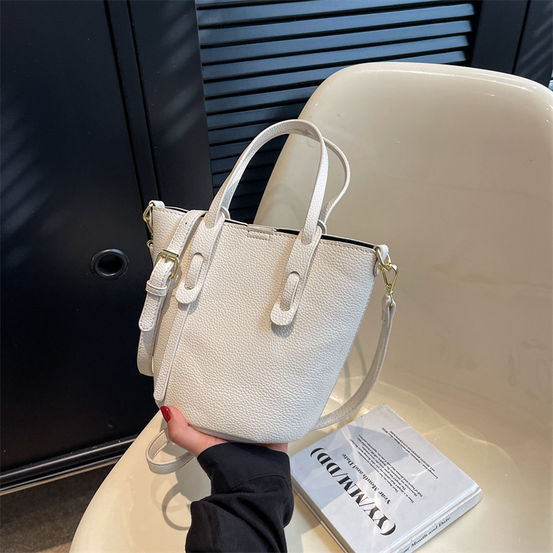 Popular Bag 2023 New Trendy Women's Bags Fashion Shoulder Simple Crossbody Portable Western Style Commuter Bucket Bag