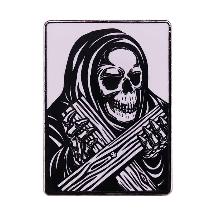 死神拿着十字架珐琅别针黑白死亡骷髅漫画艺术徽章万圣节配件