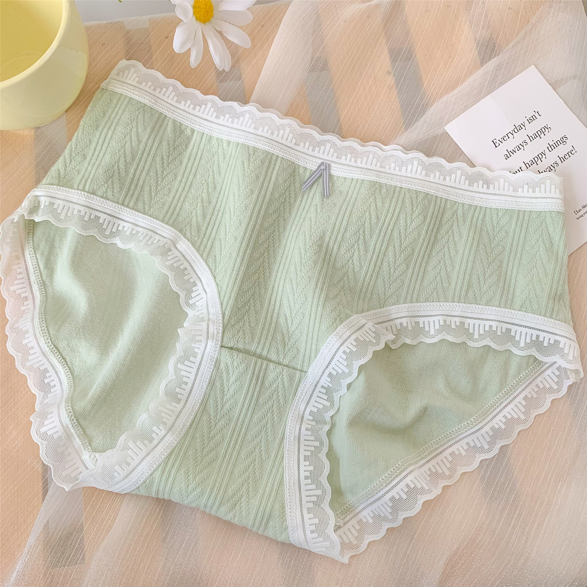 Japanese Style Simple Plain Color Girly and Fashion Student Comfortable Breathable Mid Waist Seamless Fresh Underwear Women