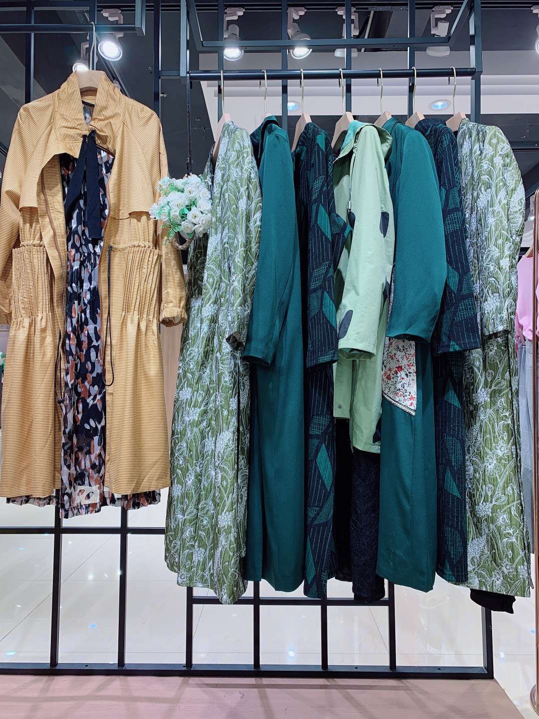 左右2022厂家直销库存尾货打包走份 深圳撤柜品牌尾货打包走份