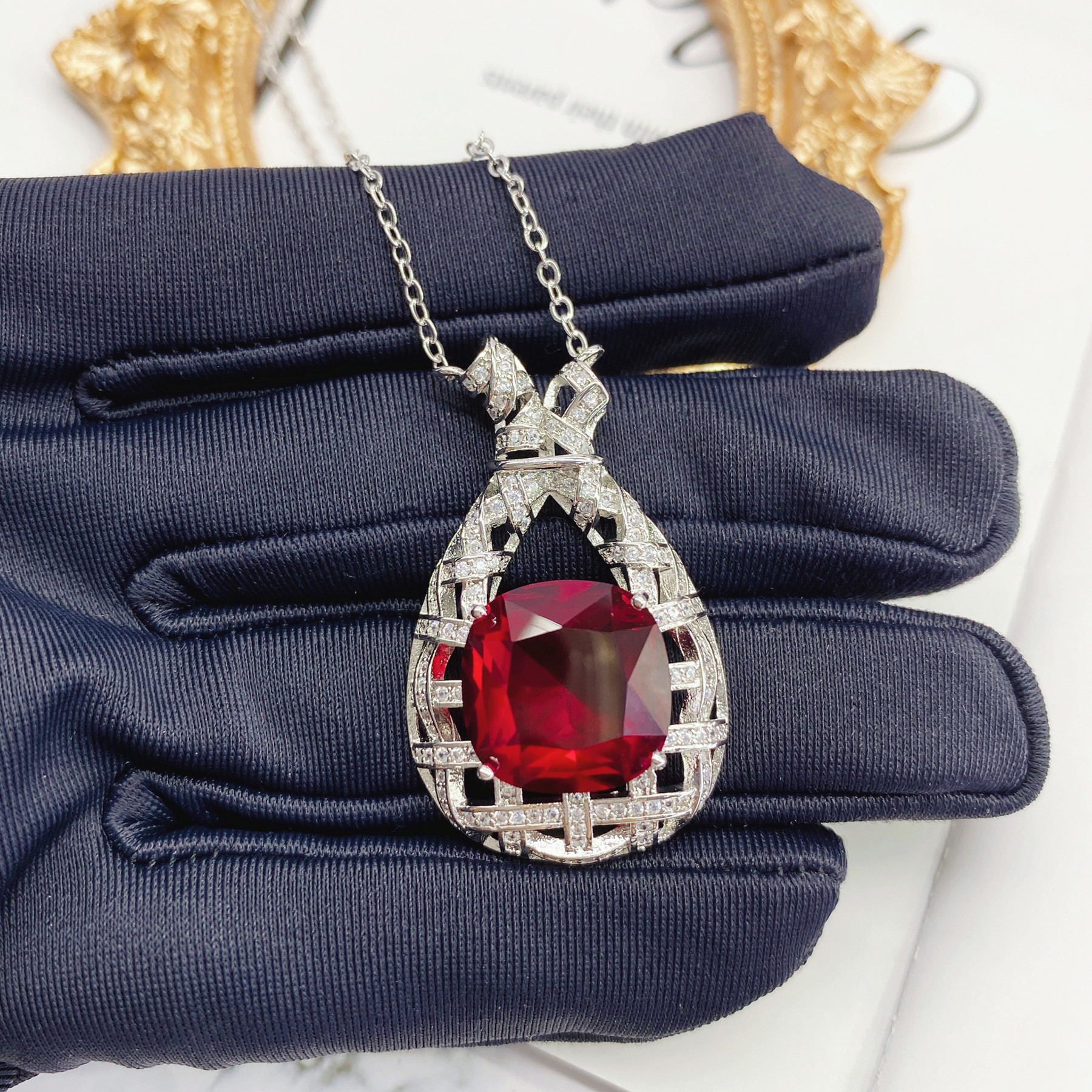 创意葫芦设计12克拉仿天然鸽血红吊坠女 红碧玺pt950镶嵌锆石项链