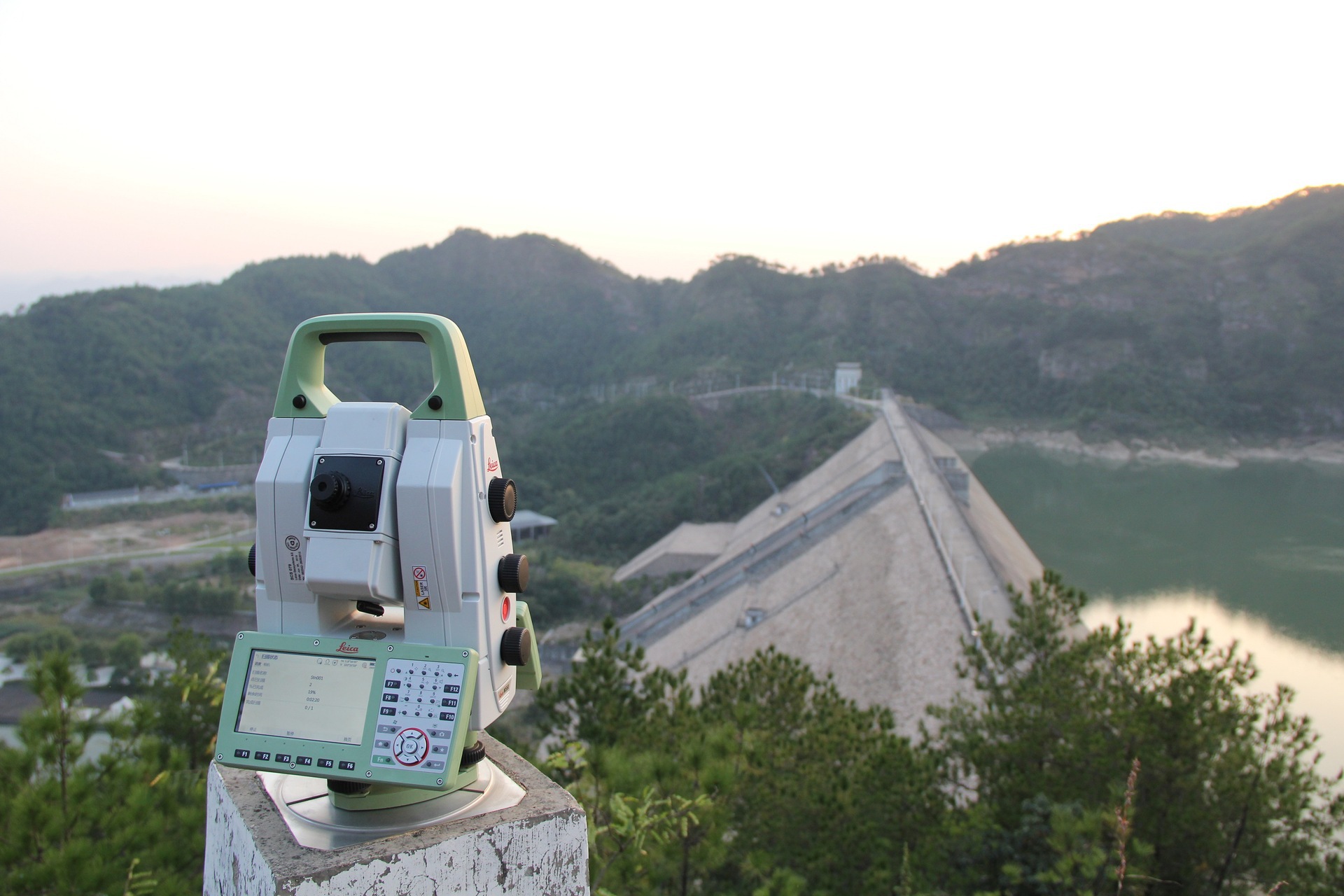 徕卡tm60精密监测机器人 地铁监测徕卡geomos徕卡三维变形监测