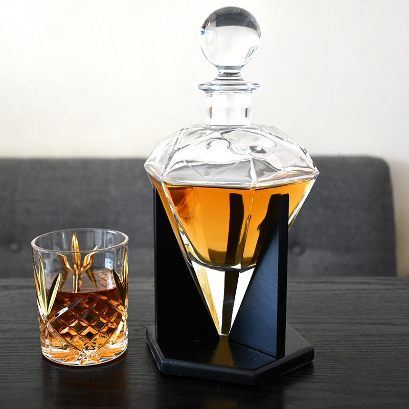 欧式水晶玻璃威士忌瓶创意钻石状洋酒瓶带底座带盖醒酒器酒具套装