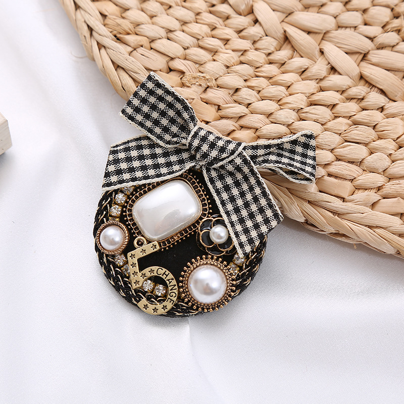 Vintage Brooch Brooch Pin Little Bear Baroque Bow Tassel Accessories Classic Style Badge New Year Gift for Women