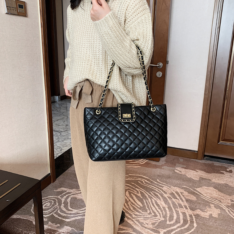 Foreign Trade Bag for Women 2022 New Retro Rhombus Chain Tote Ins Large Capacity Simple Shoulder Crossbody Bag