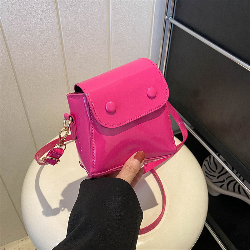 Niche Personality Creative Button Small Square Bag 2023 New Fashion Simple Shoulder Bag Leisure Commute Messenger Bag