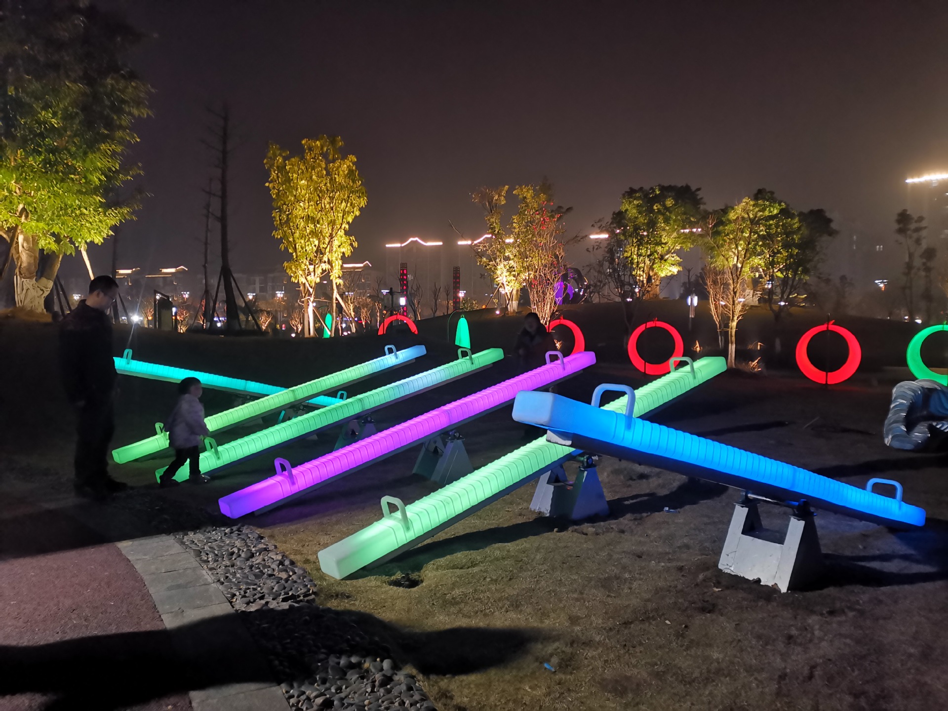 发光跷跷板led灯光广场儿童乐园商场超市活动道具节日气氛玩乐