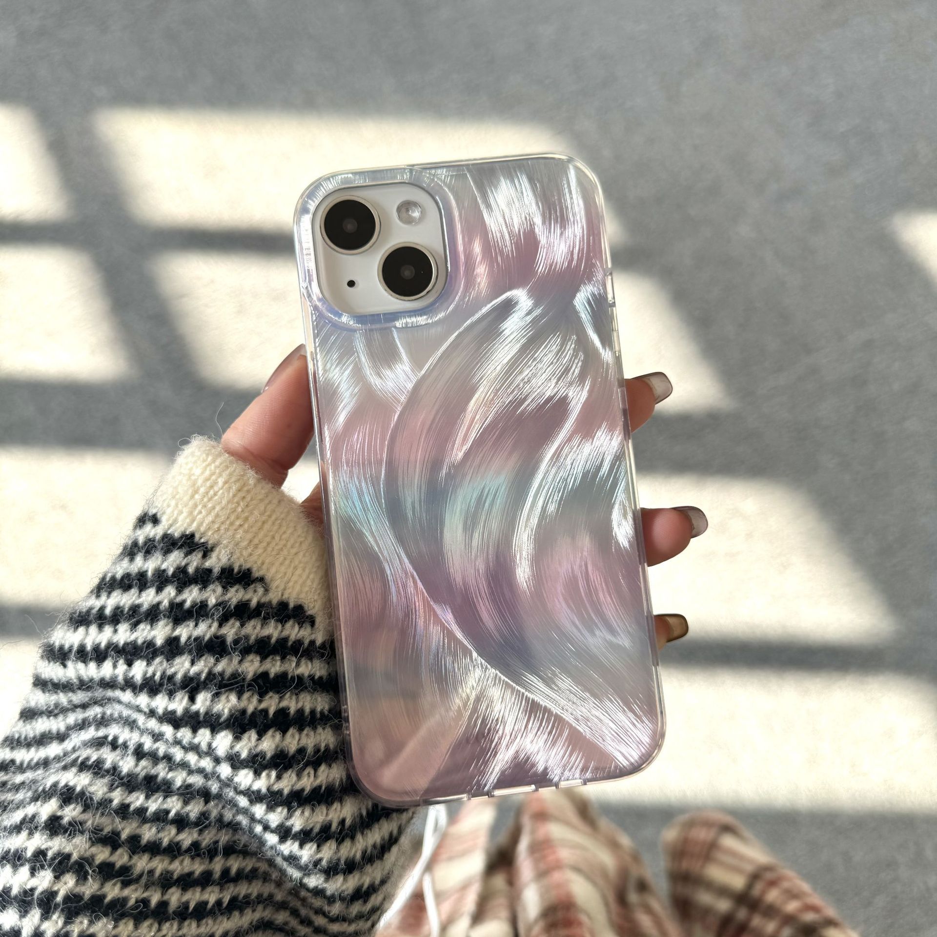 适用苹果15手机壳镭射羽纱iphone14pro/13/12晕染烫银imd保护套