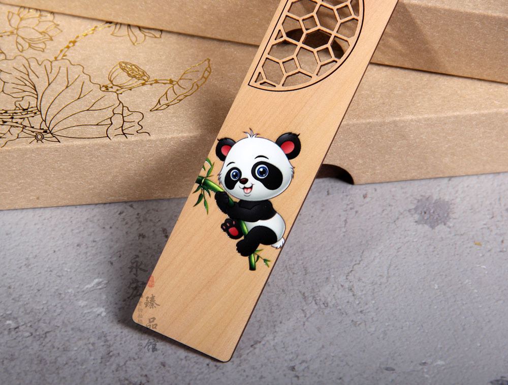 彩绘黄杨木熊猫书签 黄杨木镂空书签 熊猫文创纪念品 可刻字logo