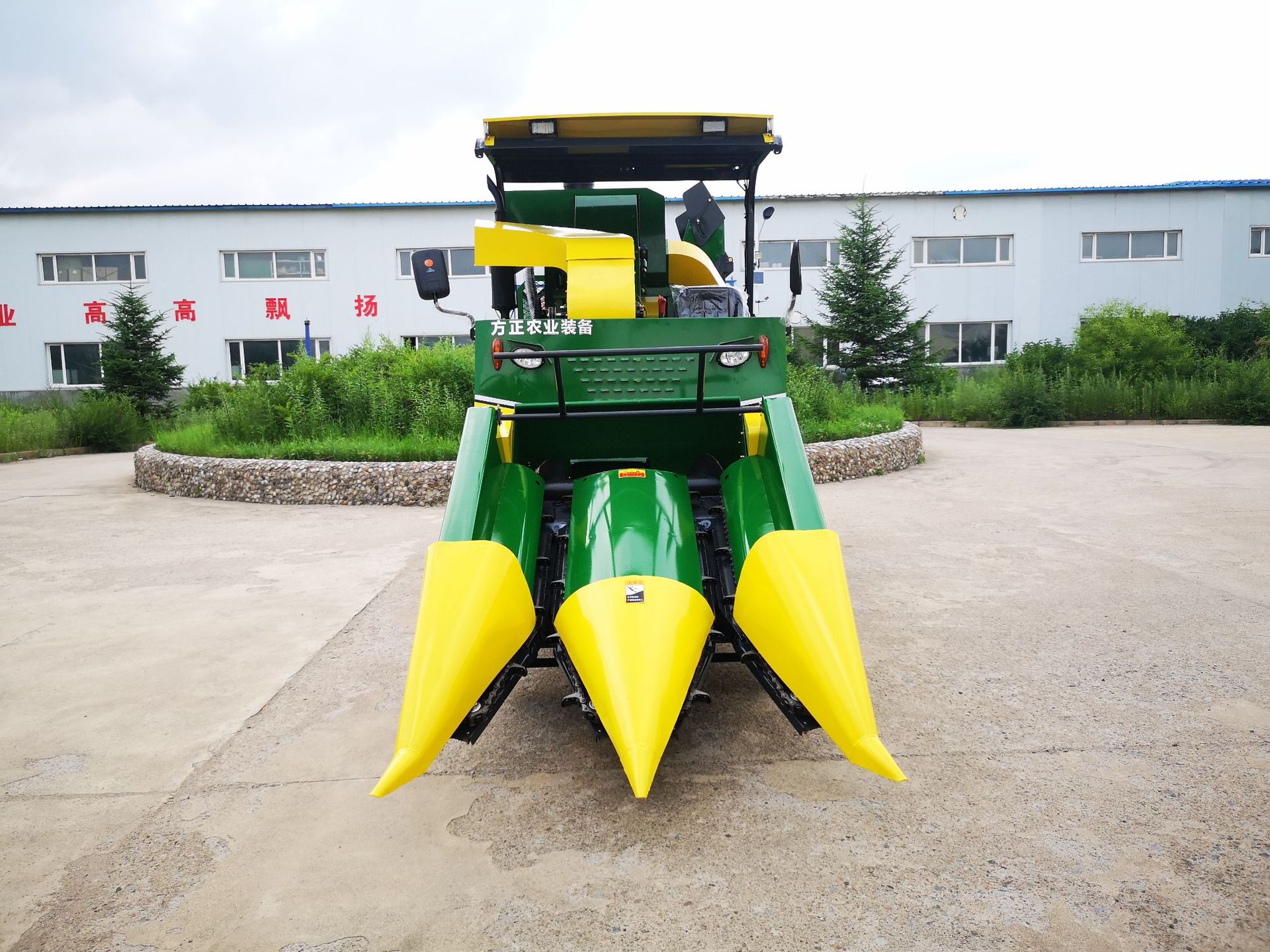方正(一收)山地丘陵小块地都适用的小型玉米收割机