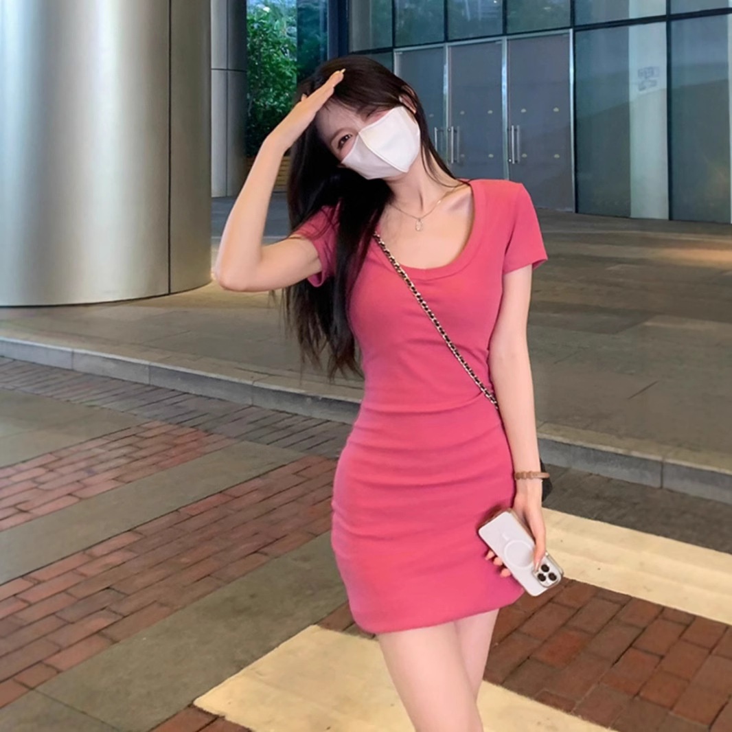 粉色u领短袖t恤连衣裙女夏季小个子修身性感辣妹包臀裙子纯欲短裙
