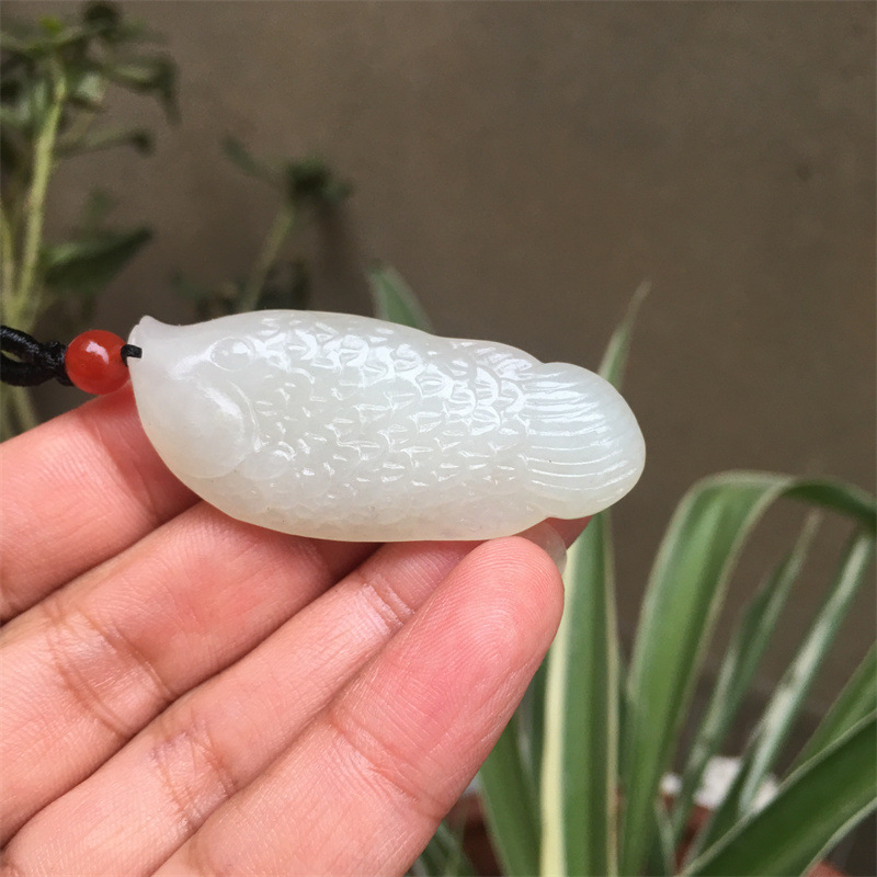 天然新疆和田玉 且末料 糖料  白玉  连年有余 鱼 玉石小鱼挂件