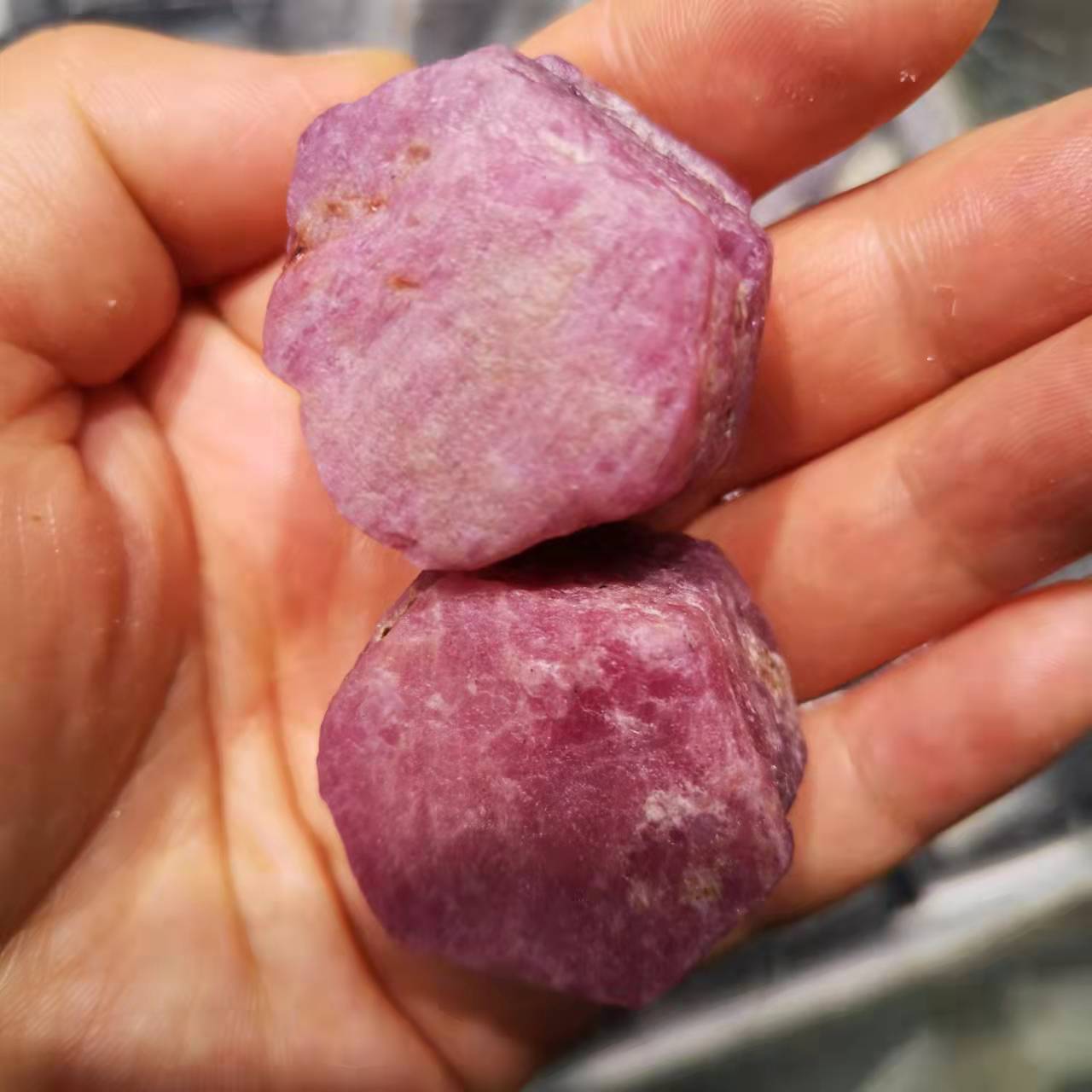 批发天然缅甸红刚玉原石 红宝石大颗粒 雕件料