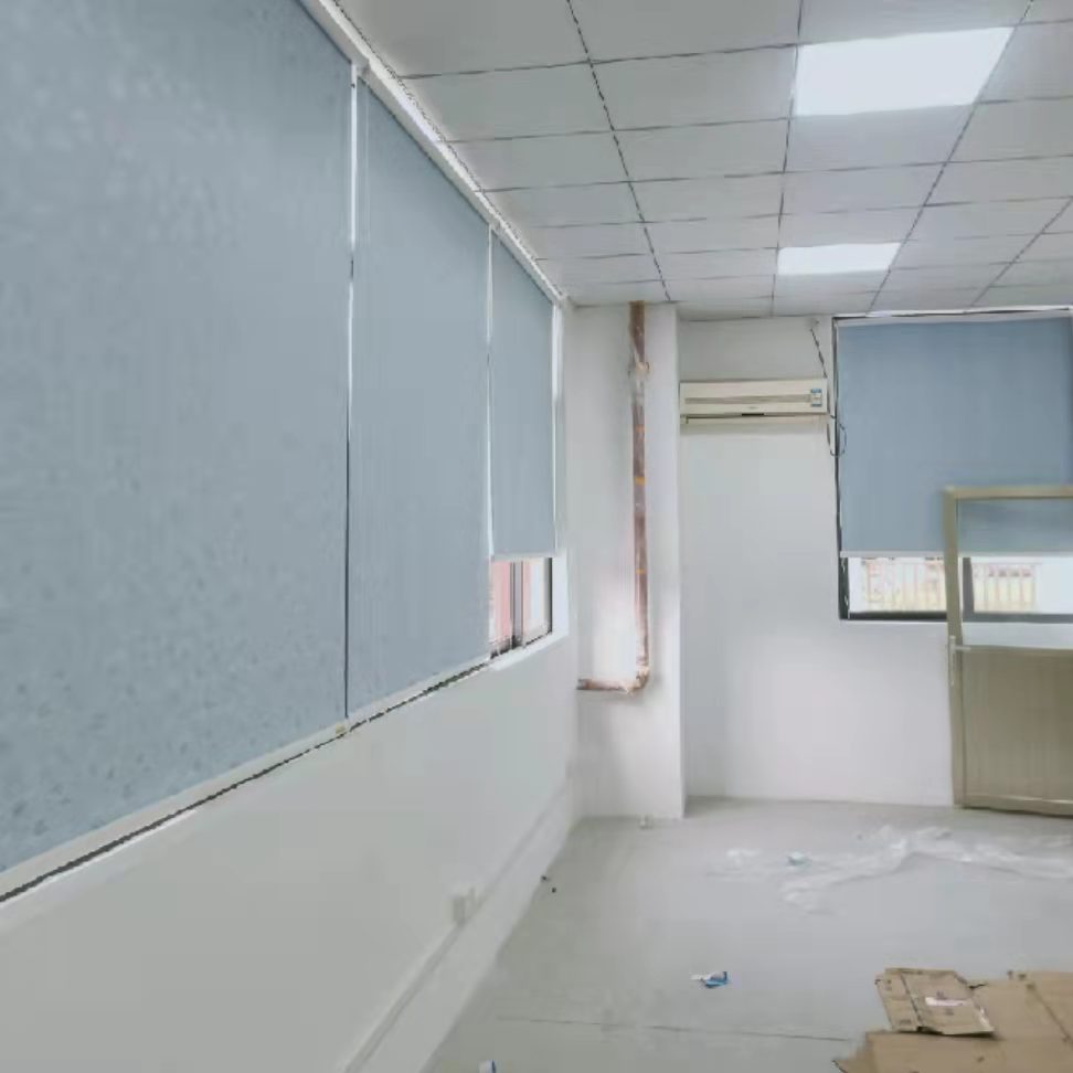 2022年新款亮丝发泡涂白遮光卷帘办公室宾馆厂房卧室拉珠升降窗帘