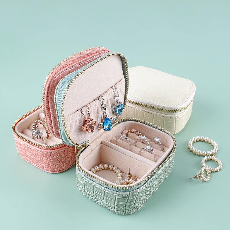 Cross-Border Jewelry Box Pu Leather Portable Jewelry Jewelry Bag Bracelet Ornament Stud Earring Storage Box in Stock Wholesale