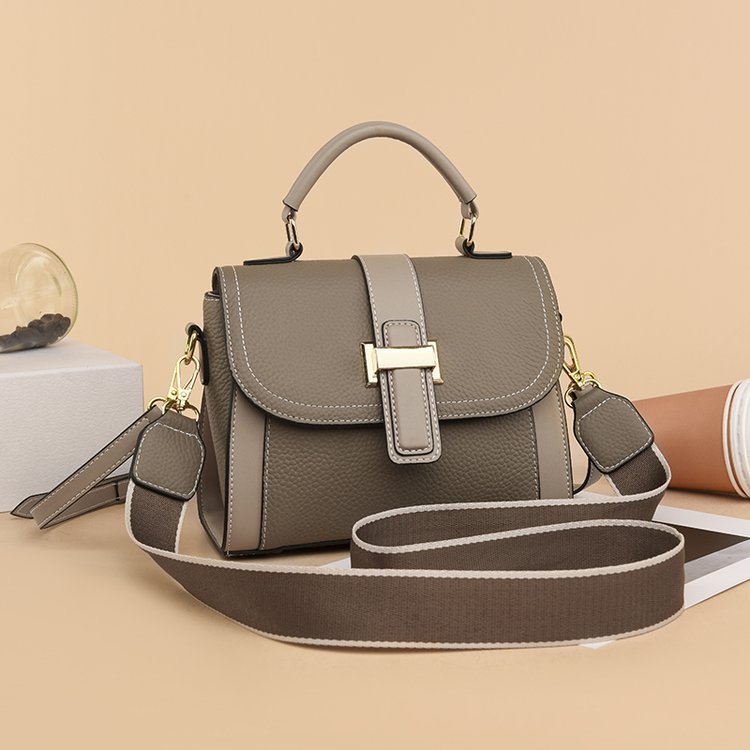 2022 Summer New Shoulder Messenger Handbag Women's First Layer Cowhide Japanese and Korean Fashion Casual All-Match Fashion Commuter